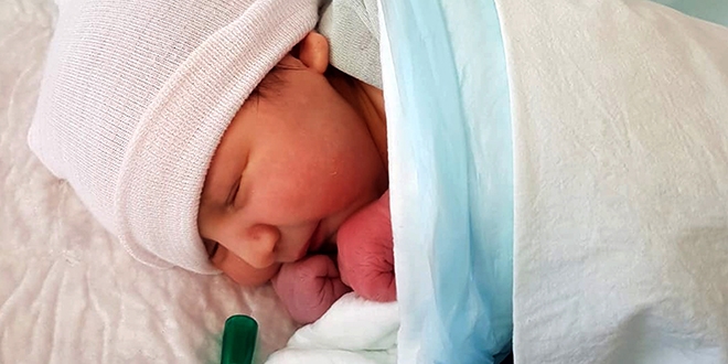 Yeni doğmuş bebeği çanta içine bırakıp terk ettiler
