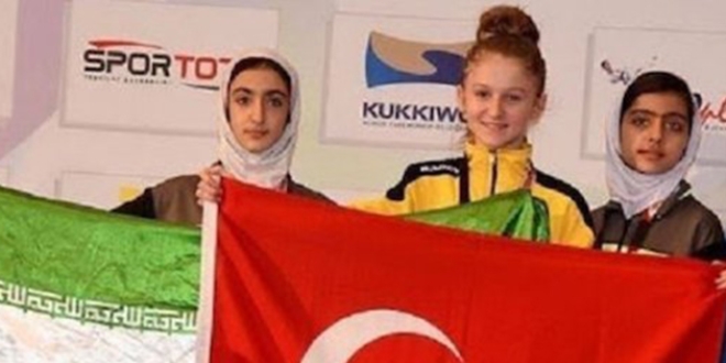 Tekvandocu Selen Gündüz'ün herkesi gururlandıran bayrak hareketi