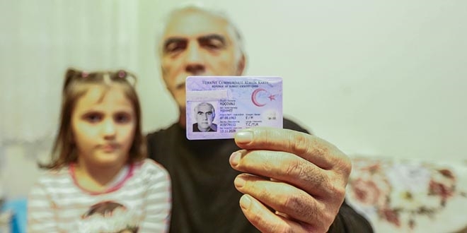 Diziden etkilenip soyadlarını değiştirdiler