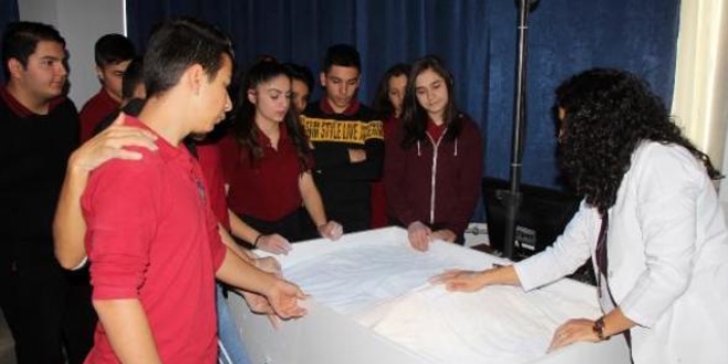 Burdurlu rencilere 'kum havuzlu' corafya dersi