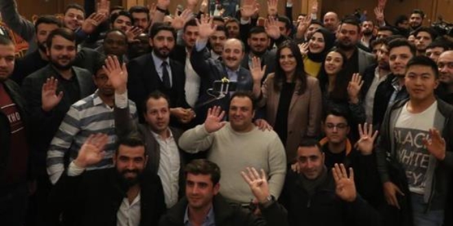 Varank'ın gençlerle buluşmasına Cumhurbaşkanı Erdoğan telefonla bağlandı