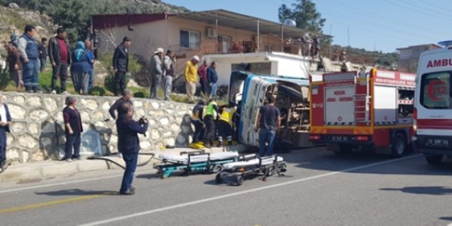 Mersin'de işçi servisi devrildi: 4 ölü, 26 yaralı
