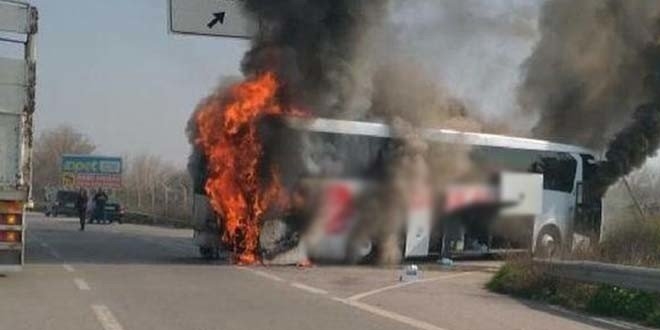Otobüs alev alev yandı, 29 yolcu ölümden döndü