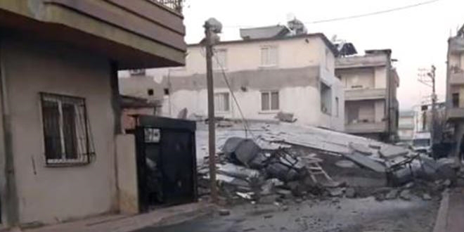 Mersin'de 5 katlı bina yıkıldı