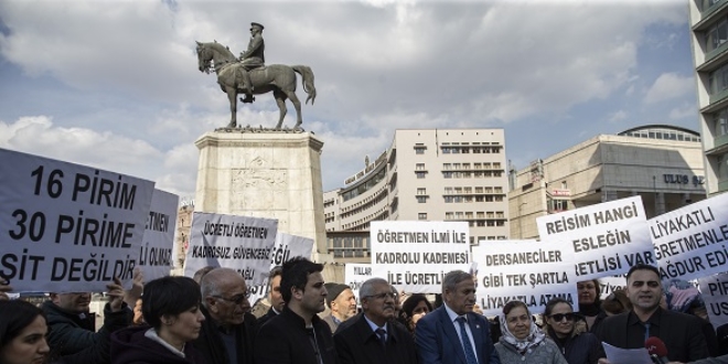 Ücretli öğretmenlerden 'kadro' talebi