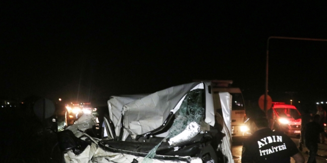 Aydın'da otomobille traktör çarpıştı: 1 ölü, 1 yaralı