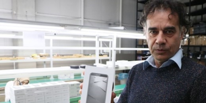 Reeder ilk akıllı cep telefonu 'P 13 Life'ın üretimine başladı