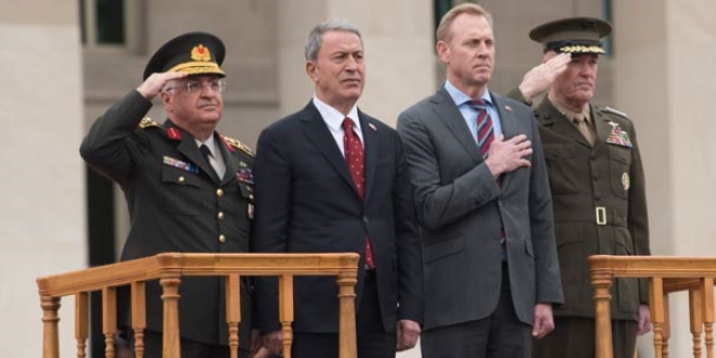 Bakan Akar ve Orgeneral Gler ABD'de askeri trenle karland