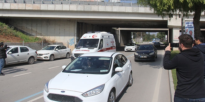 Liseli kızlar el ele ölüme atladı