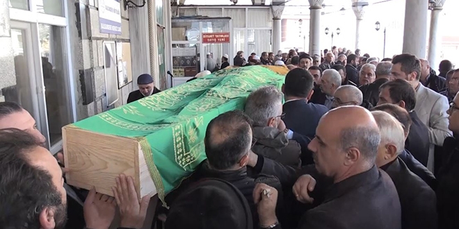 Kazada ölen şehit annesi toprağa verildi
