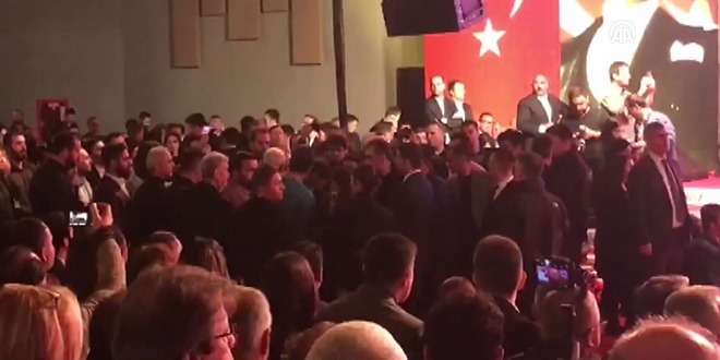 Kılıçdaroğlu'nun korumaları ile basın mensupları arasında arbede