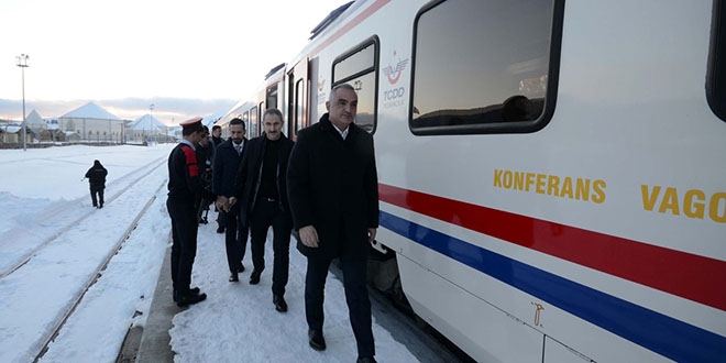 Bakan Ersoy 'Doğu Ekspresi' ile yolculuk yaptı