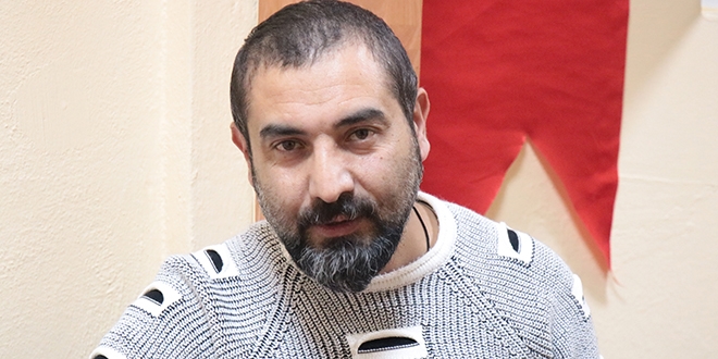 Depremleri önceden bilip sosyal medyadan paylaşıyor
