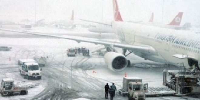 Uçuşlara kar engeli