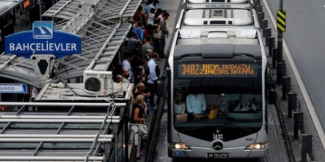 Bahçelievler'de metrobüs kazası: 3 yaralı