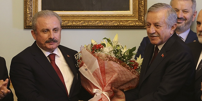 Meclis'te devir teslim treni yapld