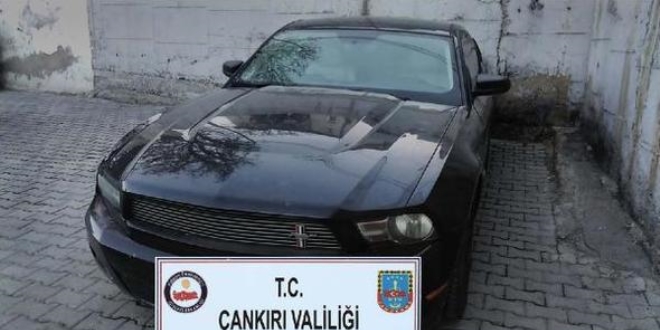 Çankırı'da gümrük kaçağı 2 lüks otomobile el konuldu