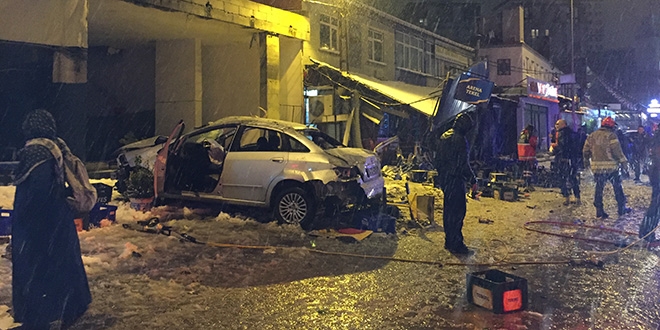 stanbul'da trafik kazas: 1 l, 3 yaral