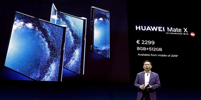 Huawei'den yeni katlanabilir telefon