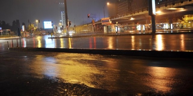 İstanbul'da kar yağışı yerini yağmura bıraktı