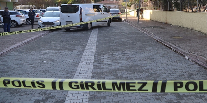 Lise öğrencisi annesini silahla yaraladığı iddiası