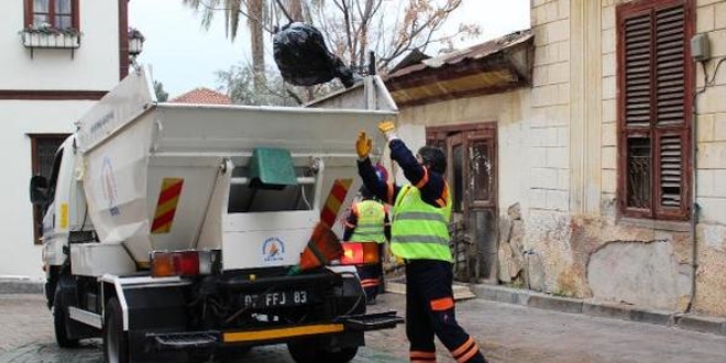 Klasik müziği duyan çöpünü dışarı çıkarıyor