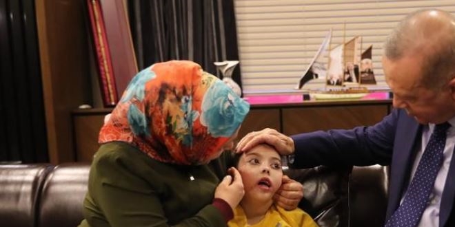 Cumhurbaşkanı Erdoğan, Elanur'a robot sözü verdi