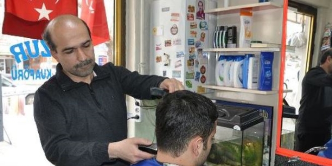 İki üniversite mezunu berber, muhtar adayı