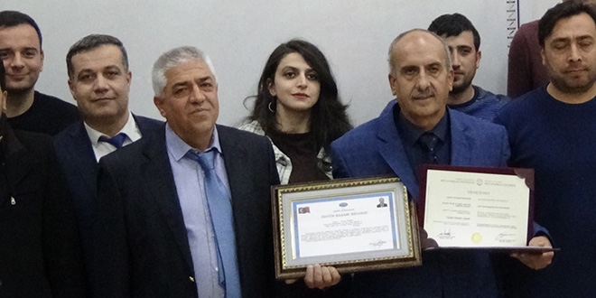 Baba-oğul aynı sıradan mezun oldu