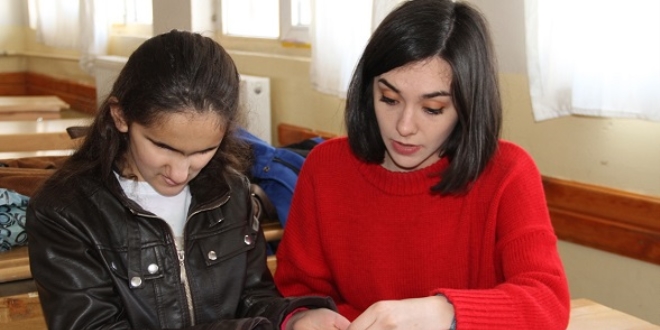 Görmeyen öğrencisine 'ışık' oldu