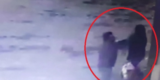 Kadn retmene saldr kamerada