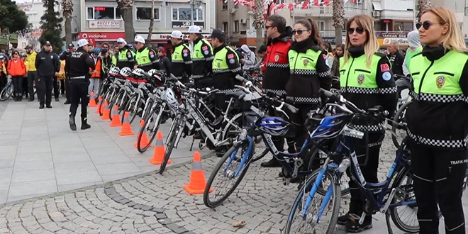 İzmir'de bisikletli polis timleri göreve başladı
