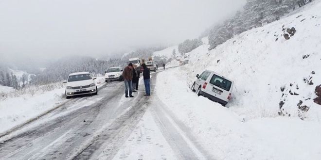 Ardahan'da kar ya ve tipi etkili oluyor