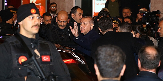 Erdoğan'ı Güneysu'da hemşehrileri karşıladı