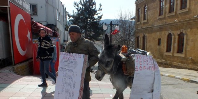 İcra takibi başlatılan çiftçiden eşekli protesto