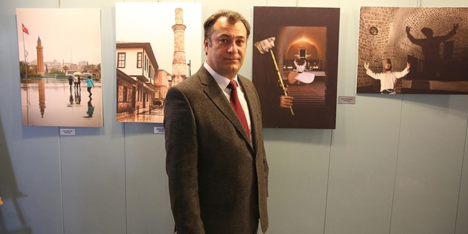 Akın öğretmenin sınırları aşan fotoğraf tutkusu