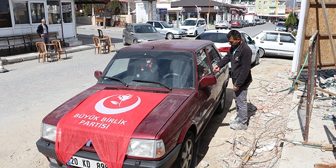 Gündüz inşaatta, akşam seçim çalışmalarında