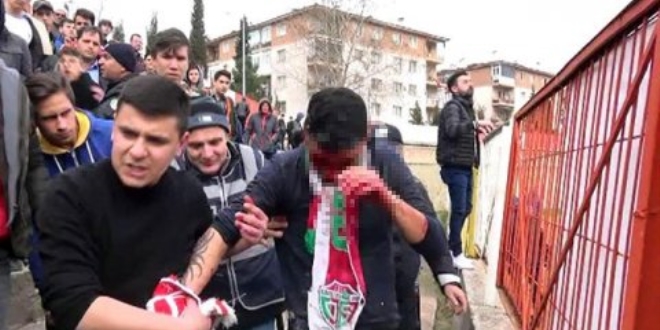 Sahaya atmak isterken elinde patladı