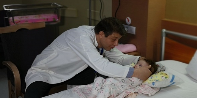 5 aylık Heya bebek, böbrek büyüklüğündeki tümörü yendi