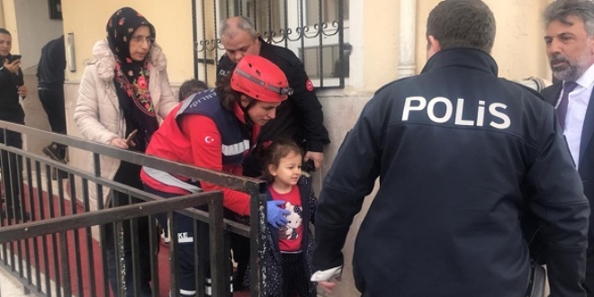Başkentte yangında mahsur kalan çocuk kurtarıldı