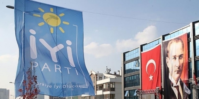 İzmir'de İYİ Parti'den toplu istifa