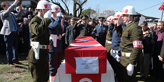 Şehit Er Uğur Çakmak son yolculuğuna uğurlandı