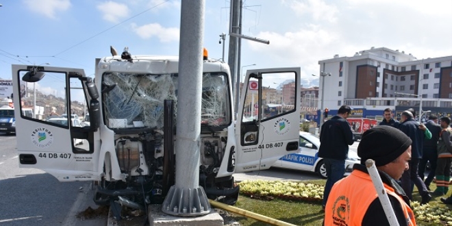 Malatya'da p kamyonu ile otomobil arpt: 9 yaral