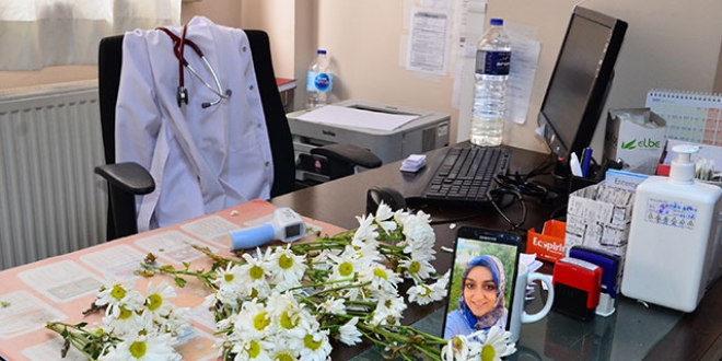 Bebek bekleyen doktor çiftin ölümü yasa boğdu!