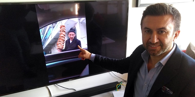 Simitçinin elindeki tüm simitleri alan iş adamı konuştu