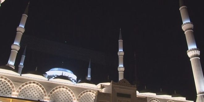 Çamlıca Camii'nde ilk ezan okundu