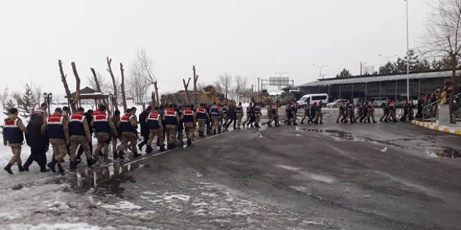 Muş'ta 2'si muhtar adayı, 25 kişi gözaltına alındı