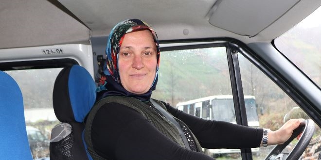 6 çocuk annesi kadın ödüllü bir servis şoförü