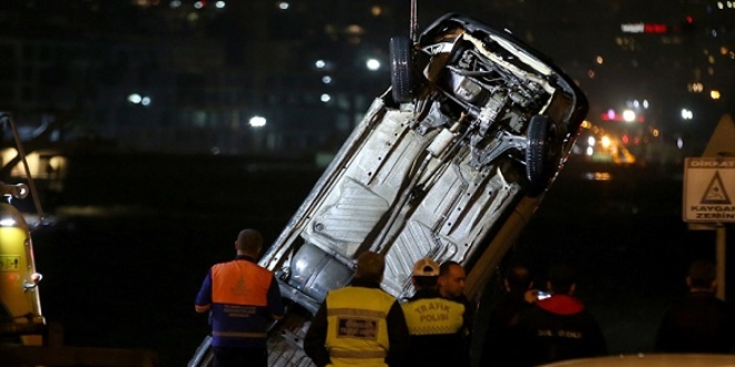 Eminönü'nde denize uçan otomobilin sürücüsü intihar etmek istemiş