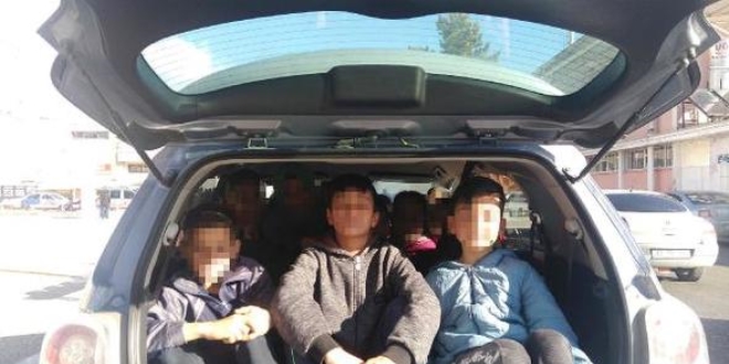Öğretmen, 12 öğrencisini maça götürdü